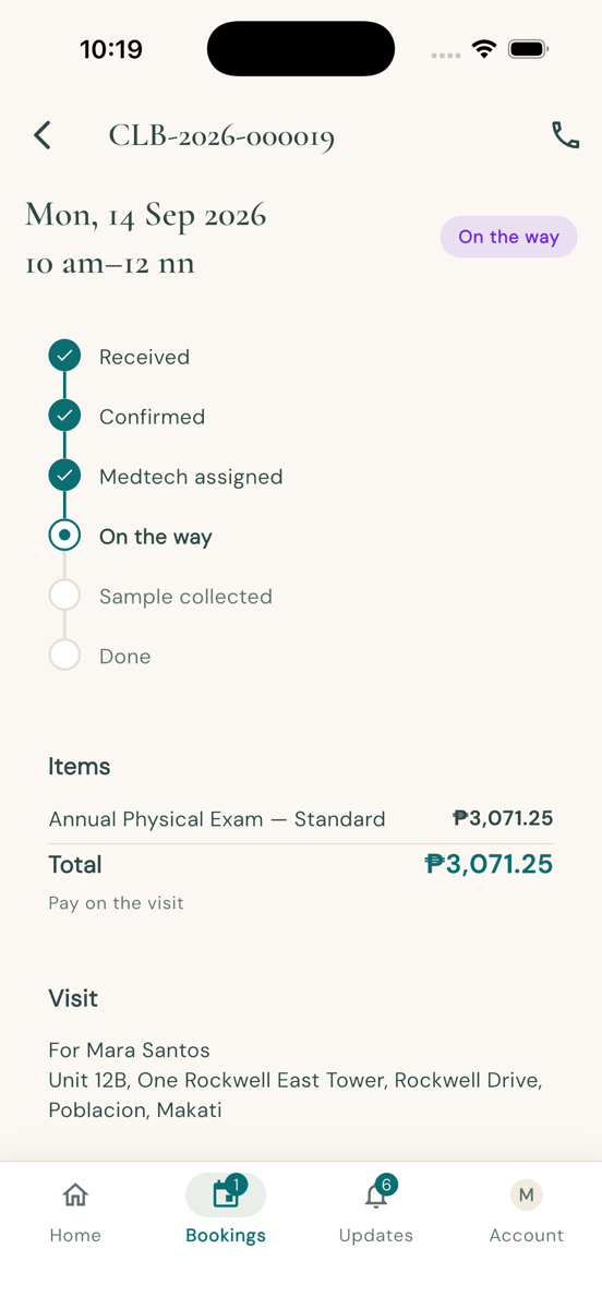 A booking in the app, with its progress from received through confirmed and medtech assigned to on the way, the items and the total.